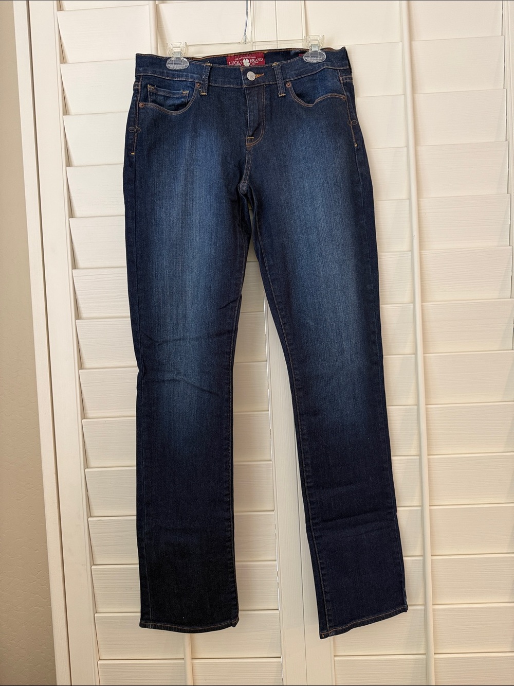 Lucky Brand Sofia Straight Jeans
8|29 Long Dark Wash Straight
Leg